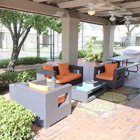 Aparthotel Moody Manor Houston Exterior foto